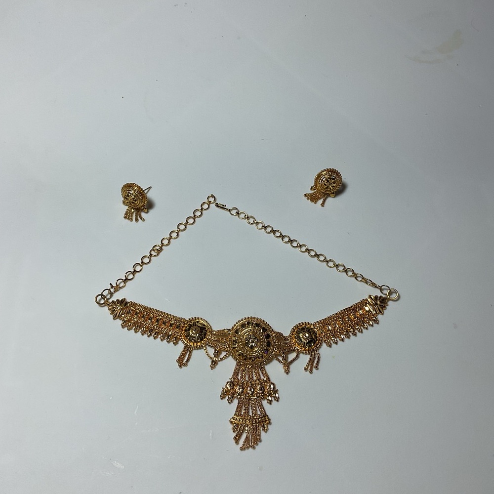 Gold Filigree Necklace with Ornate Pendant